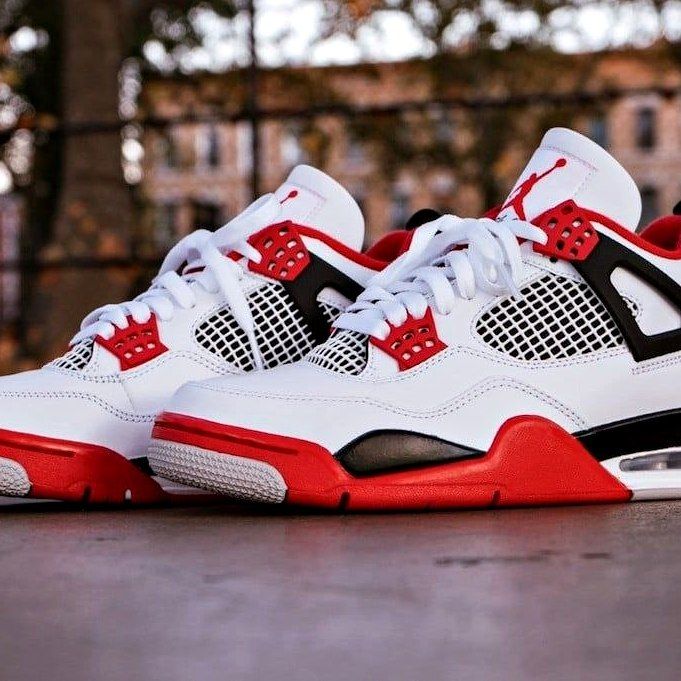 Air Jordan 4 ' Fire Red '