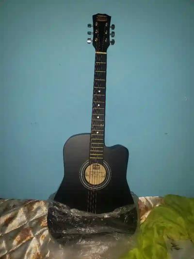 box guitar ቦክስ ጊታር በጥቁር
