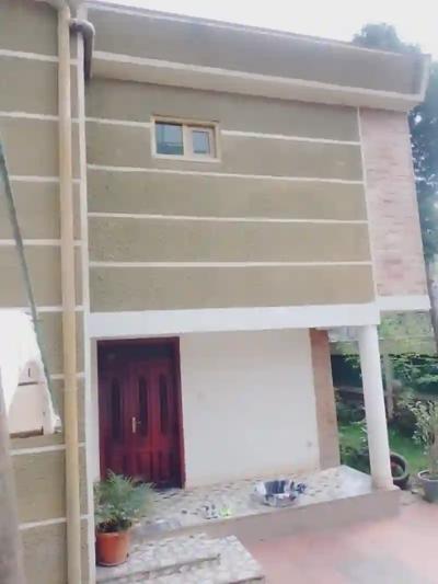 German square - , 6 Bedrooms, 3 Bathrooms, 400 Square Meters, for Sale