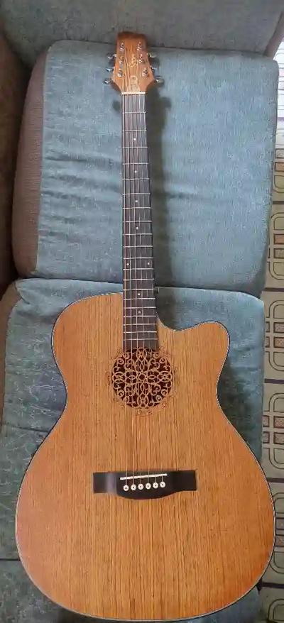 Box guitar