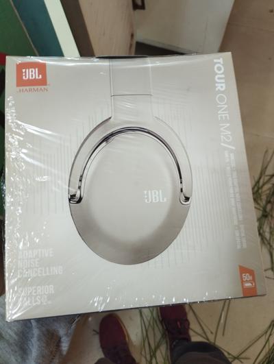 JBL Harman wireless headset