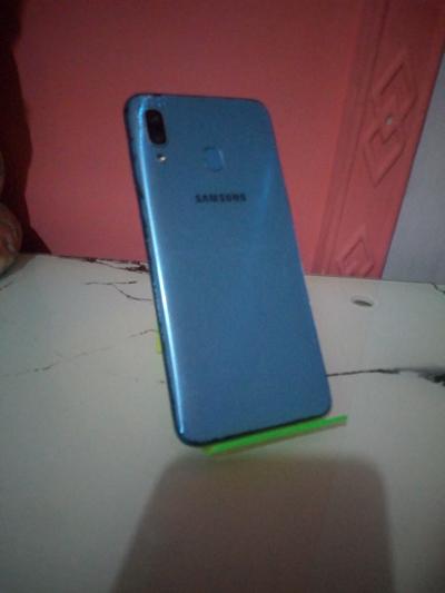Samsung Galaxy A30
