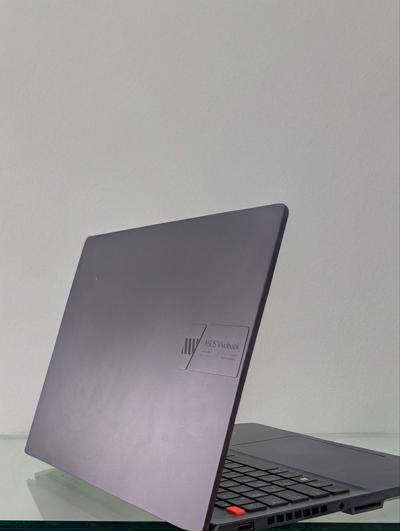 Asus vivobook laptop