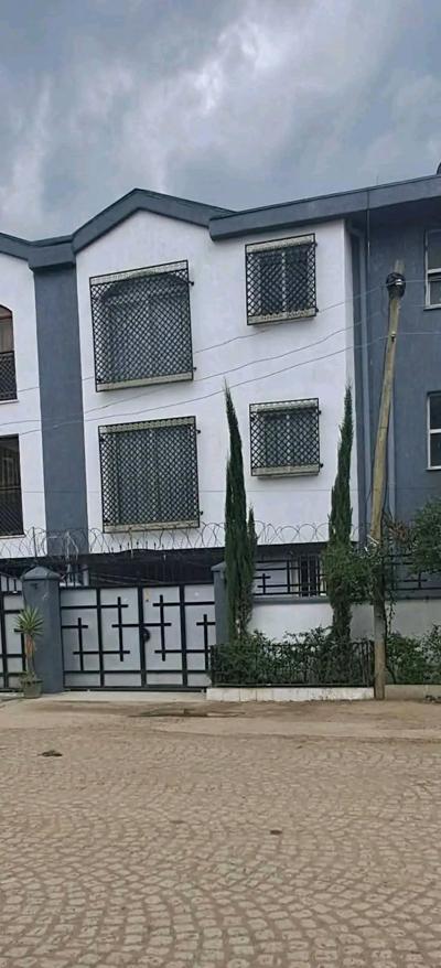 አስቸኳይ የሚሸጥ ፎቅ አድራሻ ሀይሌ ጋርመንት ዋጋ 18 ሚሊየን