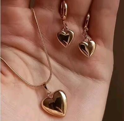 Woman necklace and jewelry set