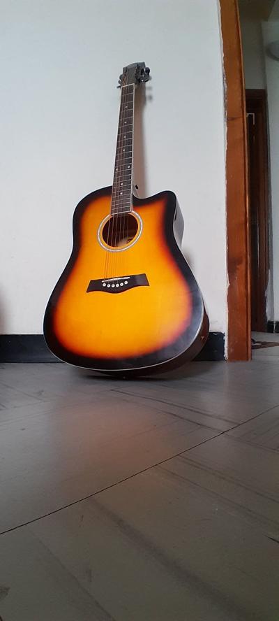 Siltron_BOXGUITAR