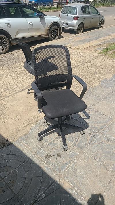 Mesh office chair