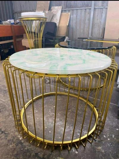 የሶፋ ጠረጴዛ እንዲሁም coffee table
