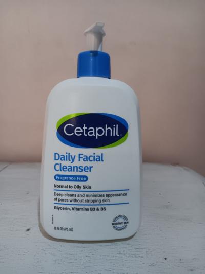 Cetaphil Daily Facial Cleanser for Sensitive Combination to Oily Skin, 16 oz (473ml) made in Canada