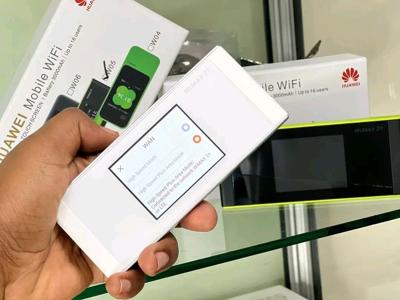 HUAWEI W05 touch screen Wifi router 758mb ድረስ ከፍተኛ ፍጥነት ያለው Original Router.